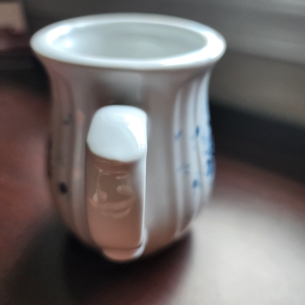 Ceramic white with blue roses‎ cup - Picture 10 of 14